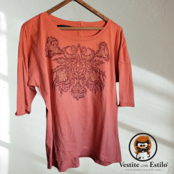 Remera bordada color ladrillo