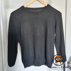Sweater negro básico